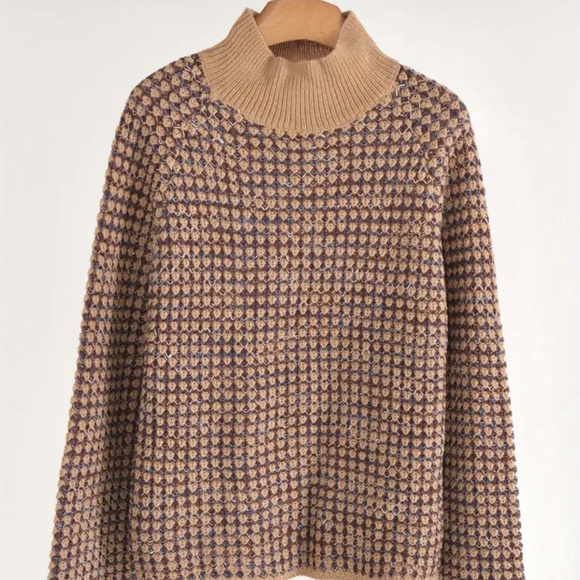 Elegant Multicolor Knit Turtleneck Sweater - Picture 4 of 4